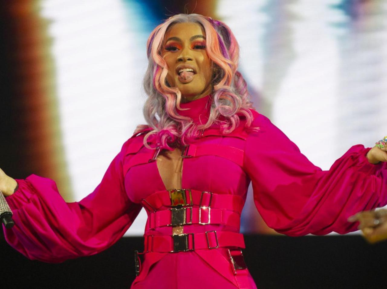 カーディ・B、コロナ対策を強化した結果「不審者」と化す