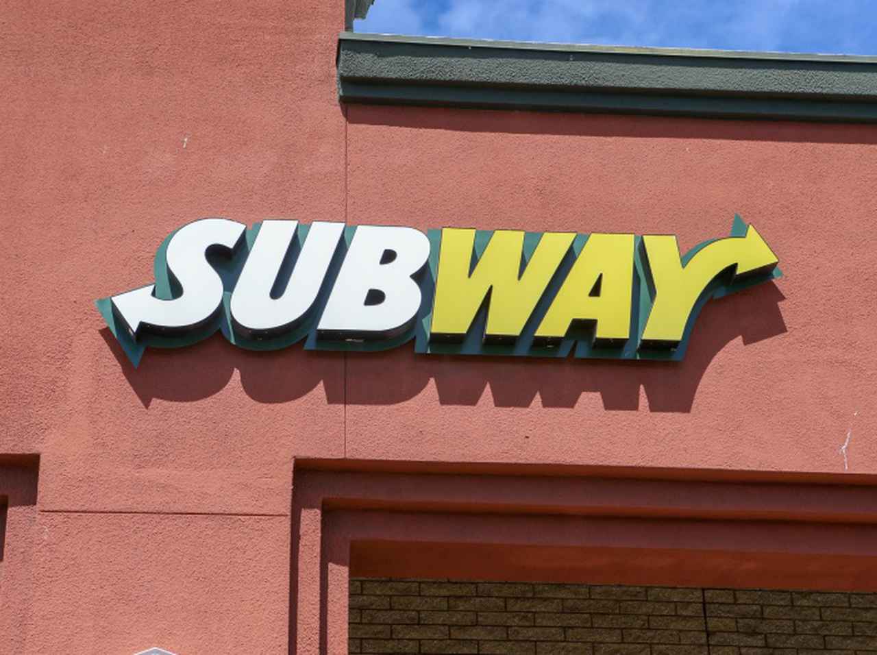 サブウェイ、クリスマス限定のサンドイッチの「具材」が攻めまくってる