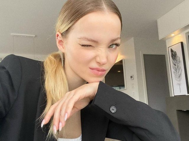 ダヴ・キャメロン、日本製コスメへの愛を改めて語る「日本に旅行へ行った時に見つけたの」