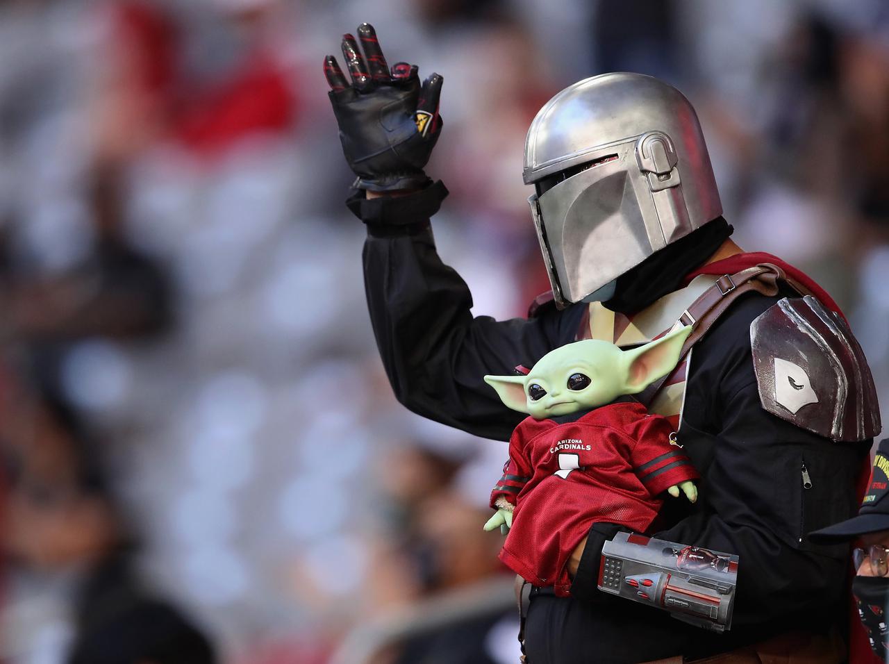 『マンダロリアン』に映り込んでしまった「制作スタッフ」が一躍人気者になってしまう