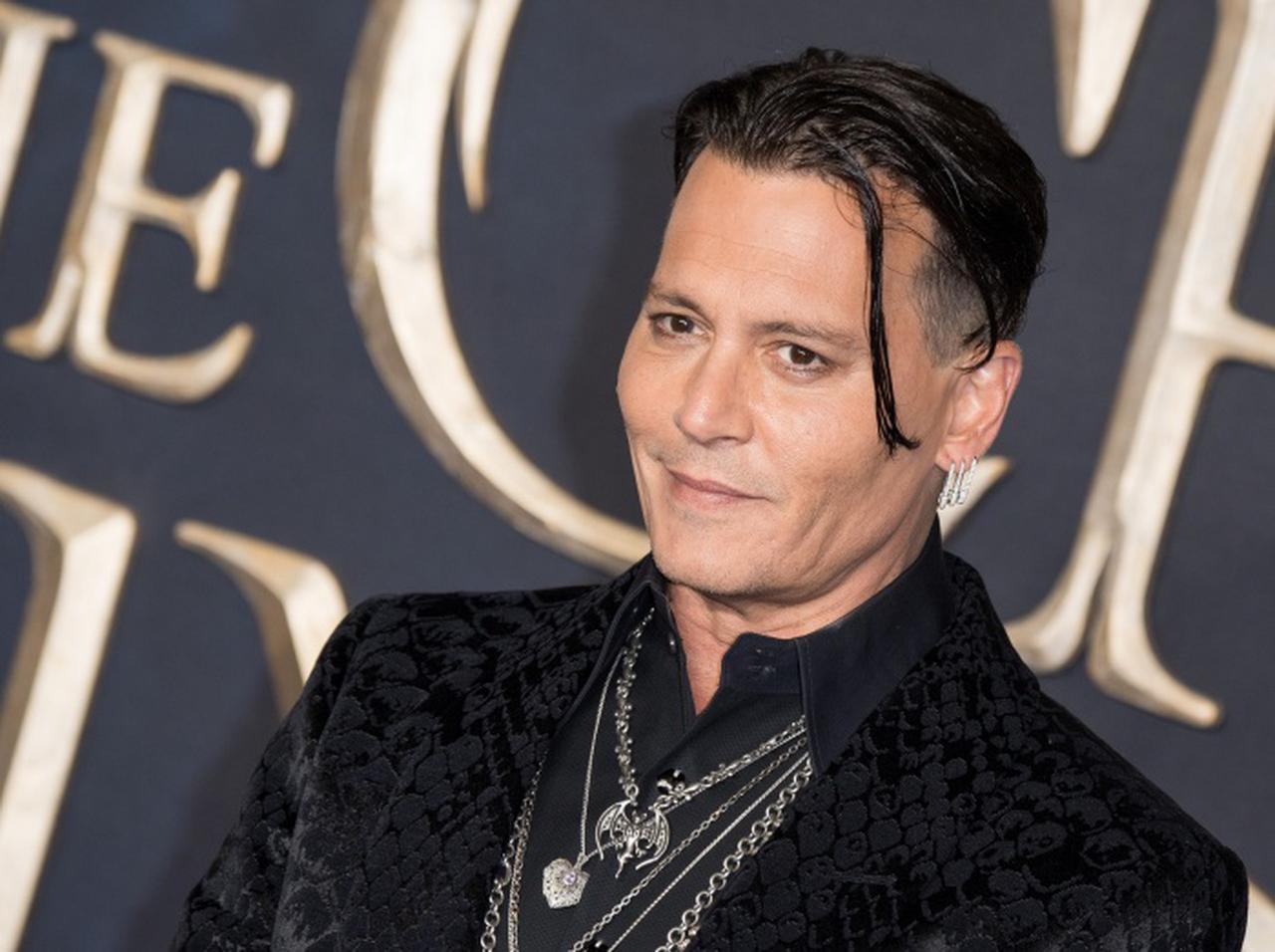 ジョニー・デップ、写真を撮る場所の「チョイス」が独特すぎる