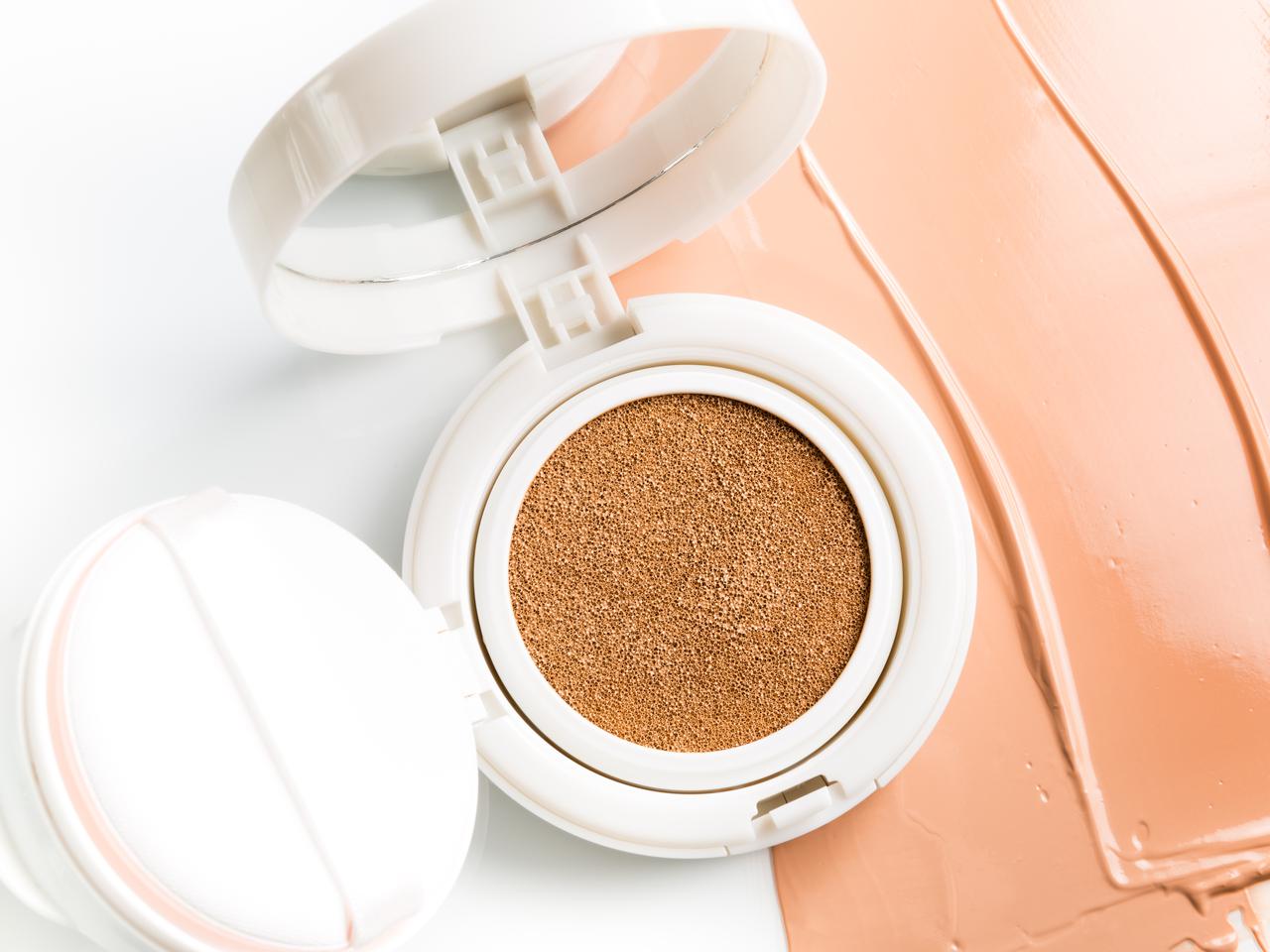 普通のファンデとの違いって?「クッションファンデ」のよくある疑問をプロが解決