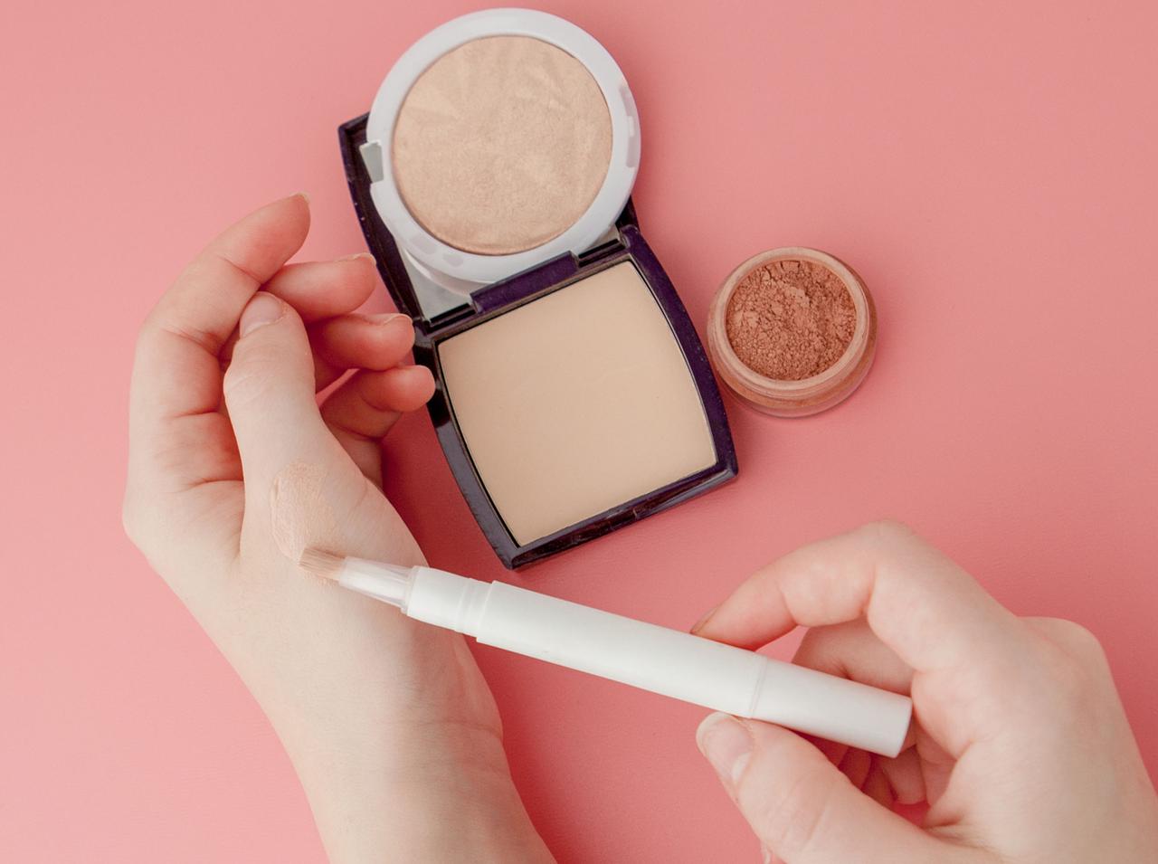 目のクマをなかったことに！目元を明るくしてヨレも防ぐ4ステップ