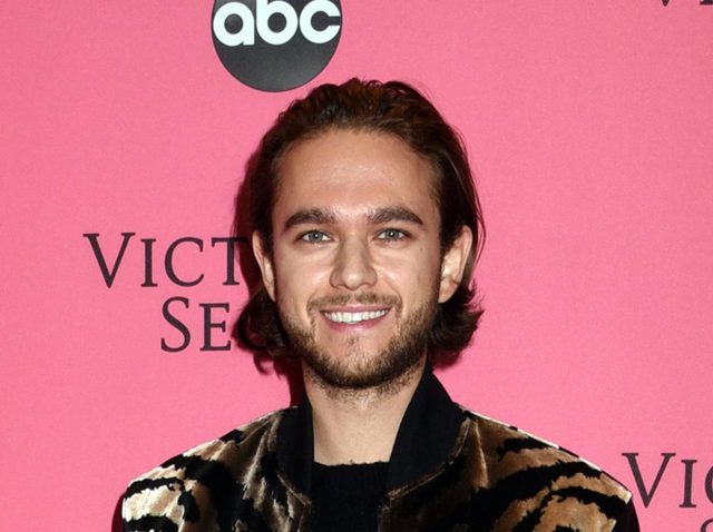 ゼッド、人気ゲームの「原神」をはじめる