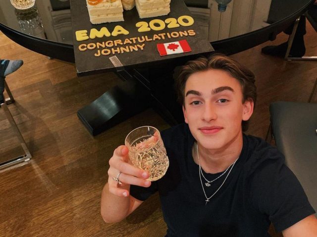 最優秀カナダアクト賞2年連続受賞！ジョニー・オーランドが「Adelaide」のMVを公開