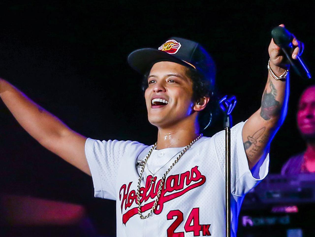 ブルーノ・マーズ、「ジャケ写」のような宣伝に騙される人が続出