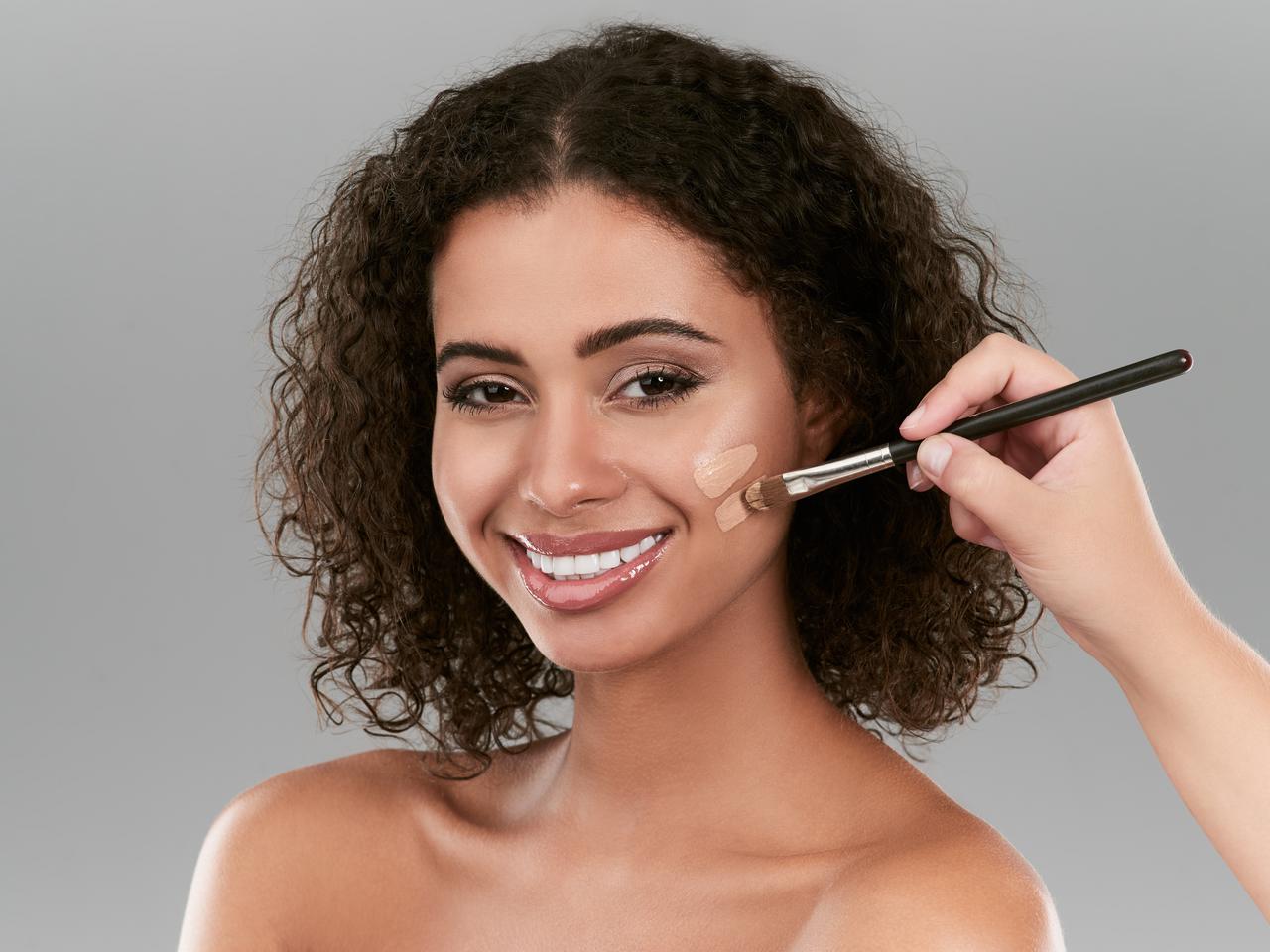 余計に目立つ！ニキビを隠すときにやりがちな2つのNG行為