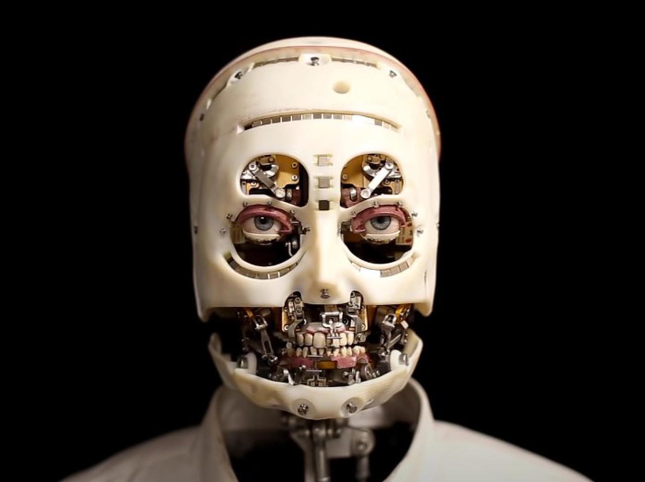 ディズニーが開発した「ガン見」「まばたき」できるロボットがコワ凄い