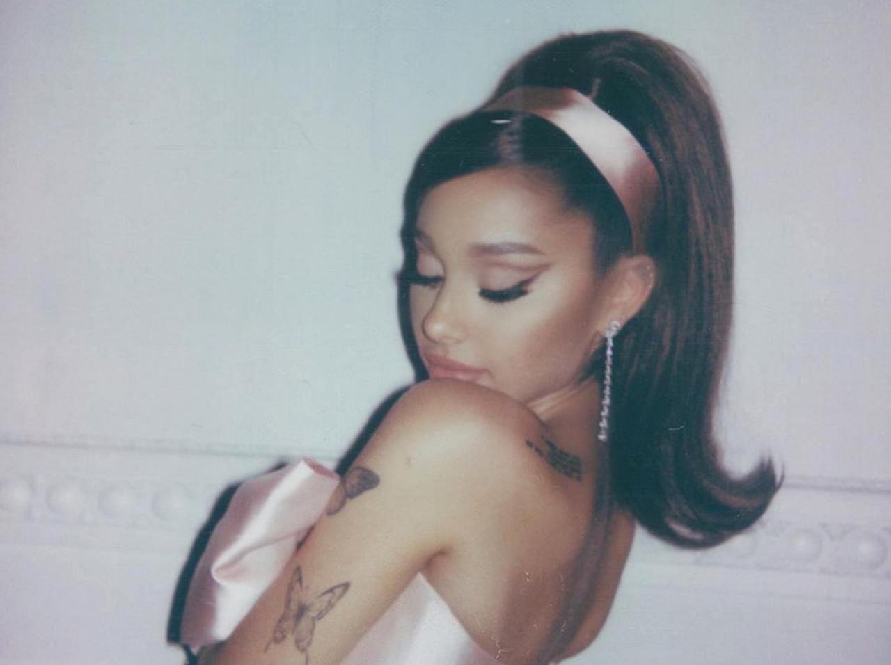 アリアナ・グランデが「ポジションズ」で大記録達成＆公式グッズが日本