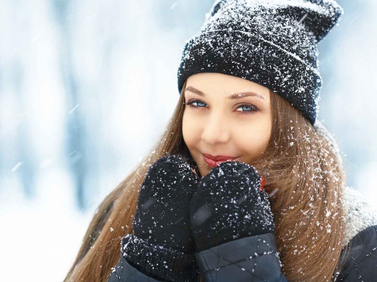 冬にやりがち!肌の乾燥を招く冬の「NGスキンケア習慣」2つ