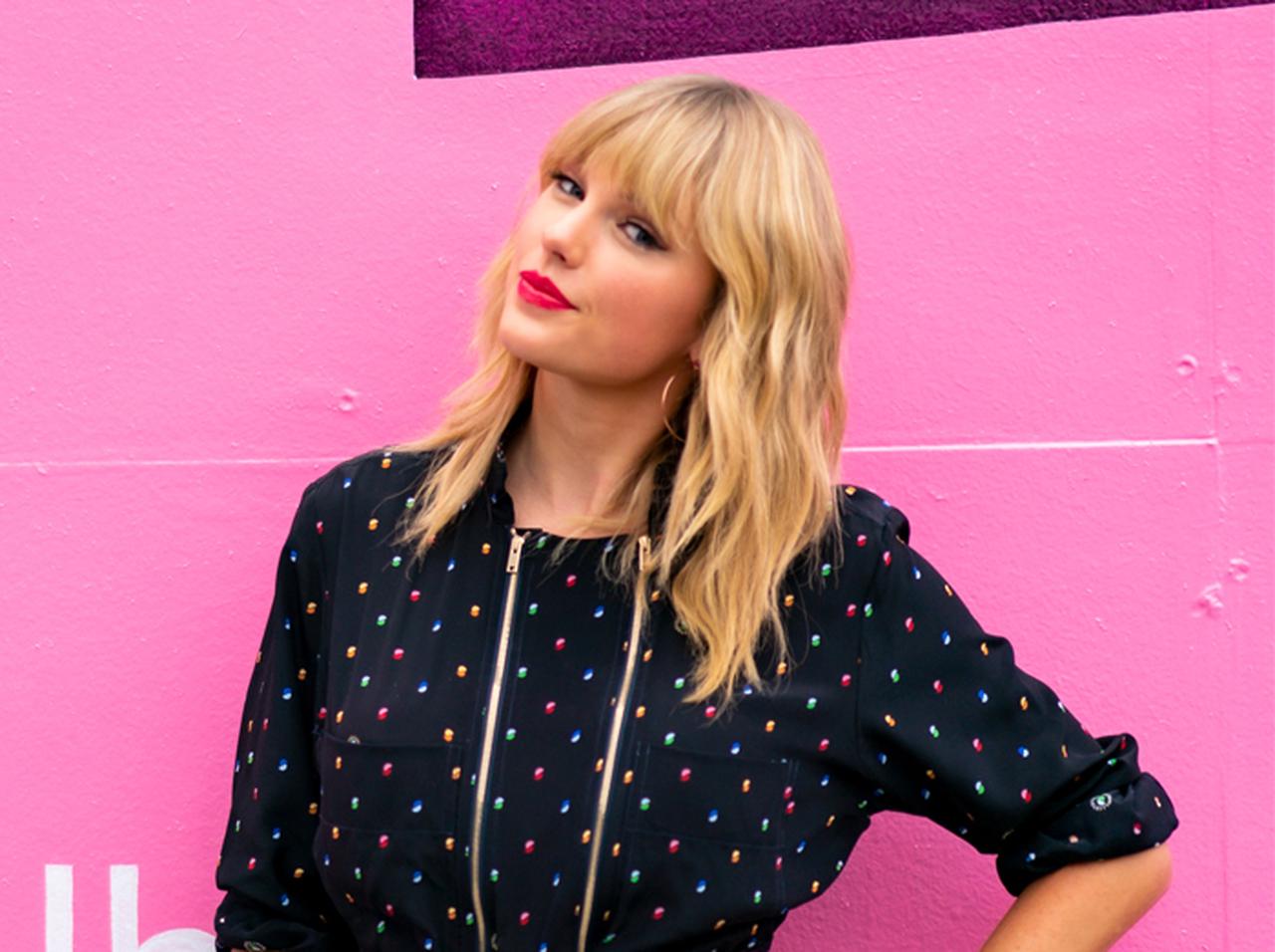 テイラー・スウィフト、久々のイメチェンに世間がざわざわ “あの時代”が再来？