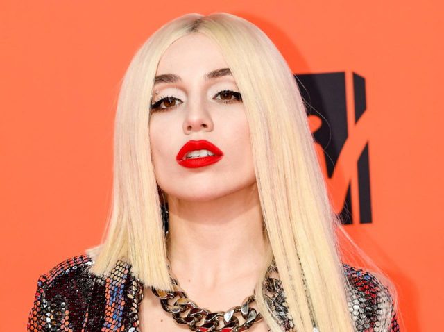 ボーナストラックも！エイバ・マックス、デビュー作『ヘヴン＆ヘル』国内盤発売が決定