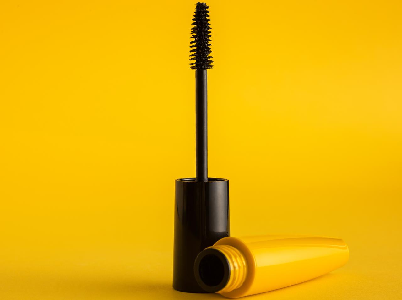 メイク中にマスカラが下まぶたにつく…そんな失敗を防ぐプロの塗り方