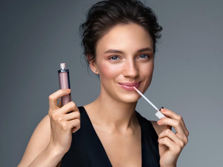 リップグロスの落ちない塗り方とは?「3つのテク」をプロが伝授