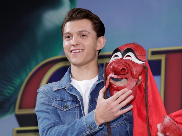『スパイダーマン』トム・ホランド、マスクの上に「別のマスク」を装着した姿を公開