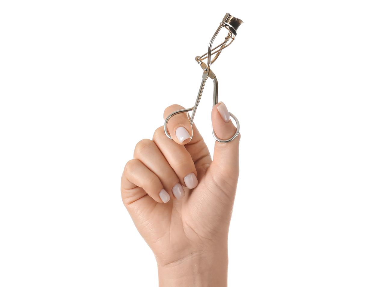 ビューラーでまつげが上がりにくい人必見!しっかり上げるビューラーのコツ