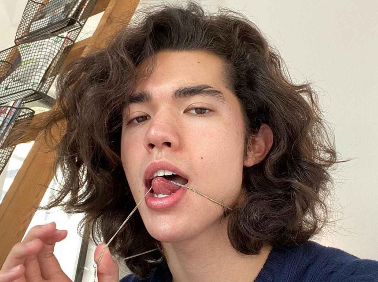 2曲同時の快挙!コナン・グレイ、「Maniac」と「Heather」がプラチナ認定に