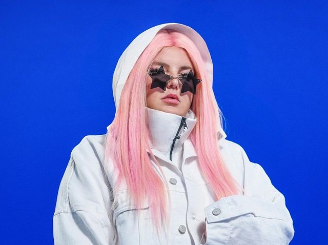 「遠くに飛んでいくことが夢だった」トーンズ・アンド・アイが新曲「Fly Away」で希望を歌う