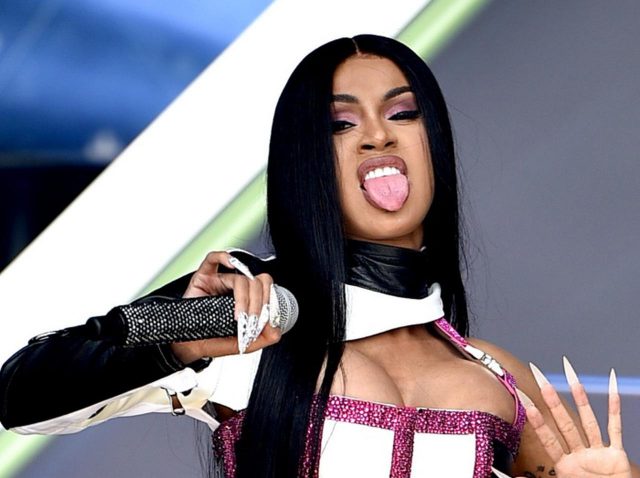 カーディ・B、ニッキー・ミナージュとの騒動を蒸し返した人気ラッパーに噛みつく