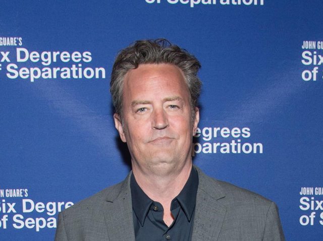 『フレンズ』の51歳マシュー・ペリー、29歳女性との婚約を発表