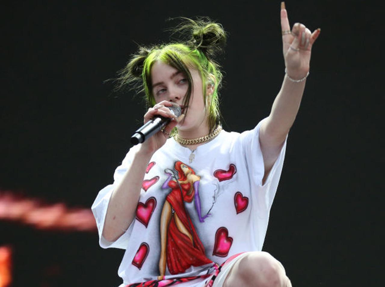 ビリー・アイリッシュ、ついに念願の「タトゥー」を入れたことを告白