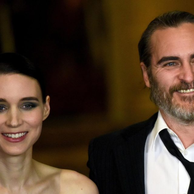 ホアキン・フェニックスとルーニー・マーラ、息子リヴァーの親として初めてコメント
