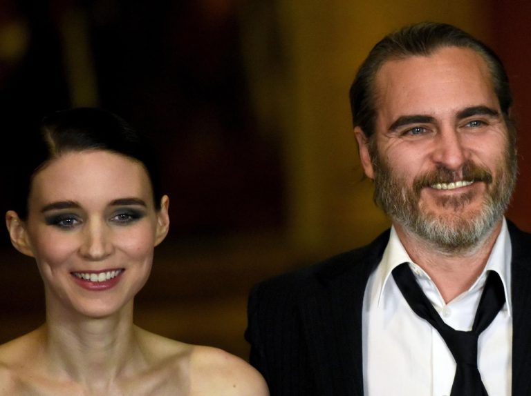 ホアキン・フェニックスとルーニー・マーラ、息子リヴァーの親として初めてコメント