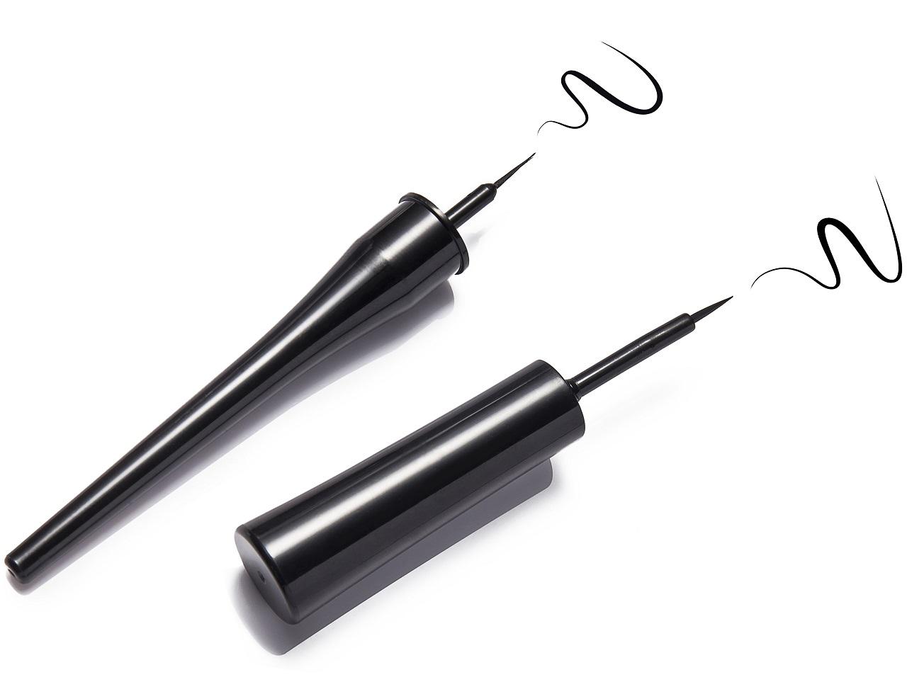 アイラインで見た目年齢が変わる！若々しく見せるプロのメイク法