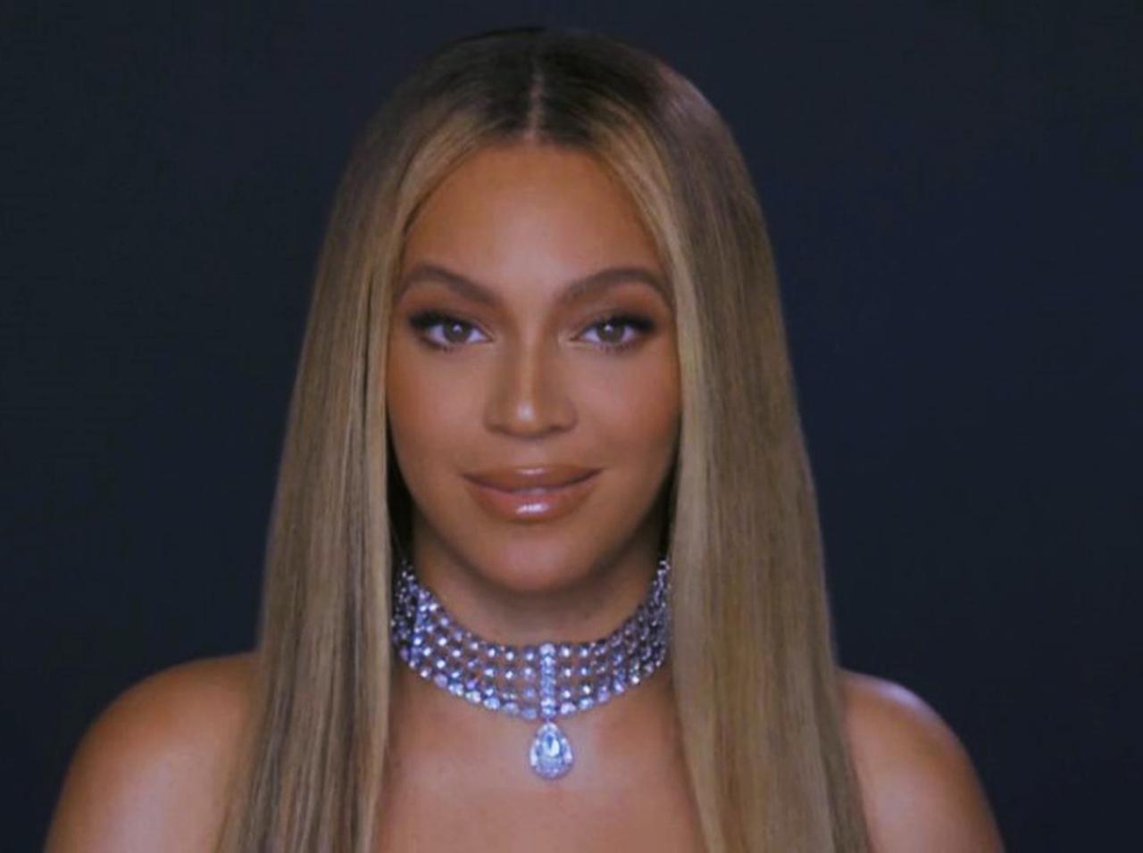 ビヨンセが女友達に配った「2020年にサヨナラ」を告げるアクセが最高