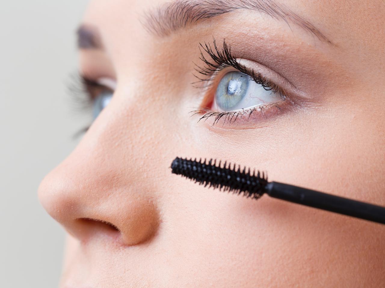 下まつげのマスカラ悩みを解決!キレイに見せるメイクテク3つ