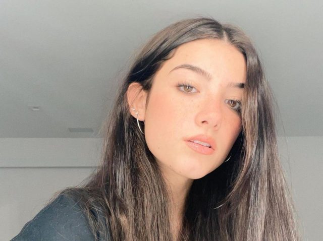 TikTok女王チャーリー・ダミリオ（16）、裸の写真と合成されたフェイク画像に悩まされていると明かす