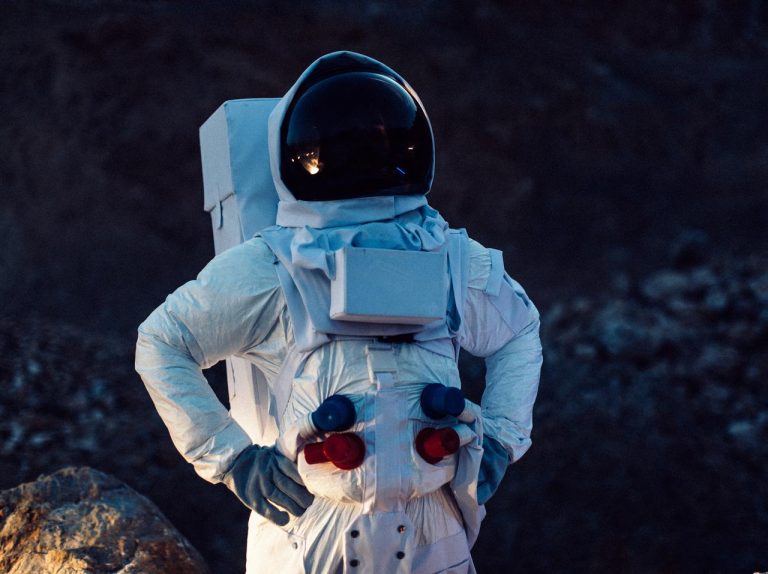 「宇宙」での映画撮影を女性俳優主演で、ロシアが募集