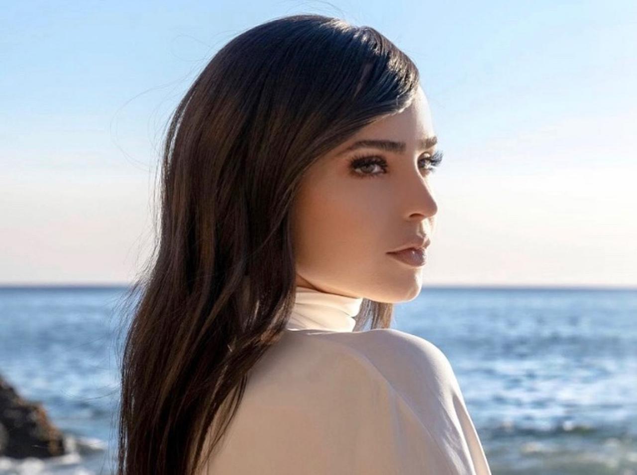 「私に掴まっていて」ソフィア・カーソンがファンを励ます新曲「Hold On To Me」をリリース