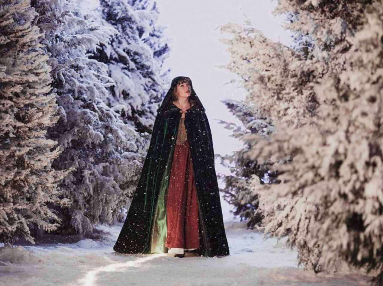 秋&冬の新作が到着!テイラー・スウィフト、『フォークロア』の姉妹作『エヴァーモア』をリリース