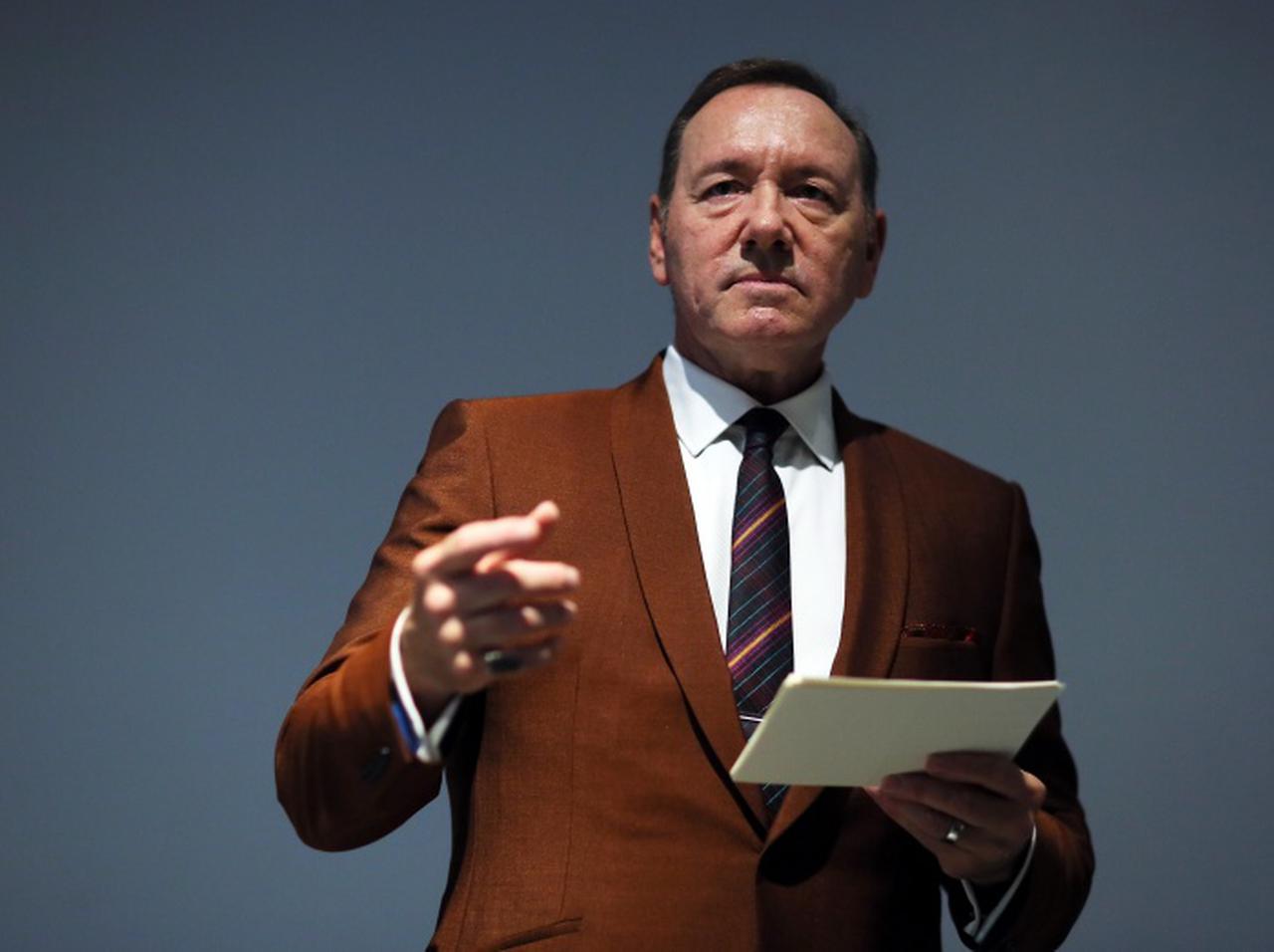 ケヴィン・スペイシー、『ハウス・オブ・カード』フランクになりきって2020年を締めくくる