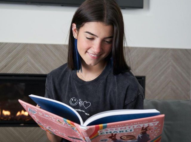 TikTok女王チャーリー・ダミリオ、フォロワーが何人いても「孤独」と告白