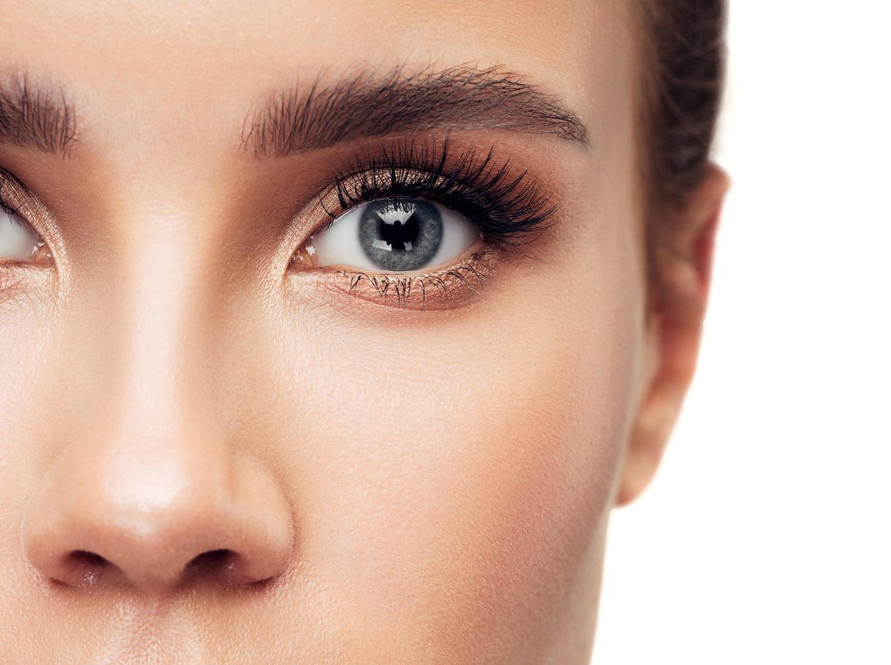 眉毛メイクがワンランクアップ！意外なアイテムを使ったプロの裏ワザ