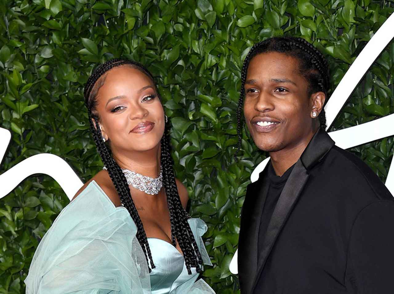 リアーナ、ついにエイサップ・ロッキーとの深夜デートが撮られる