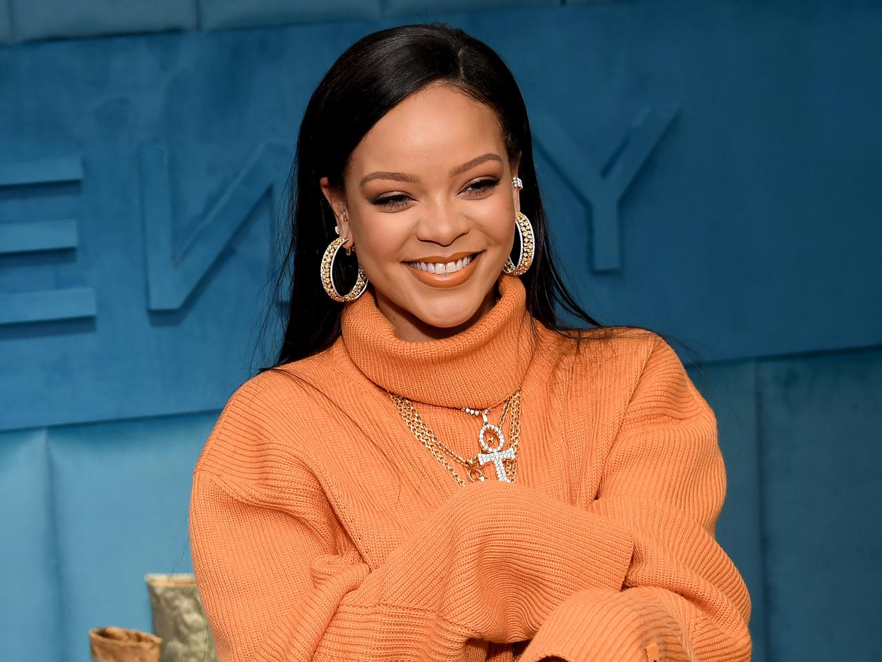 リアーナ、今度は驚異の「50色のフェイスパウダー」を発売