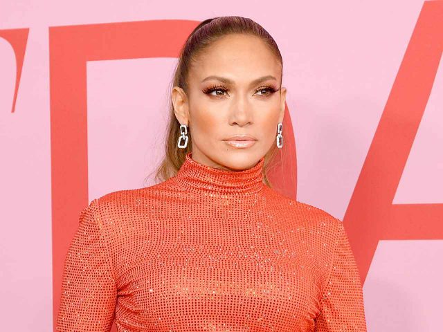 ジェニファー・ロペス、美肌のために30年以上続ける“美容習慣”を明かす