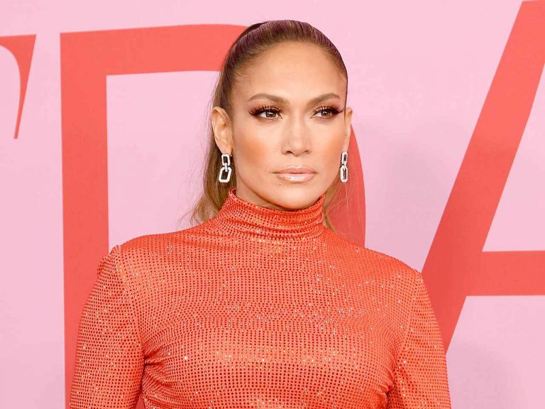 ジェニファー・ロペス、美肌のために30年以上続ける“美容習慣”を明かす