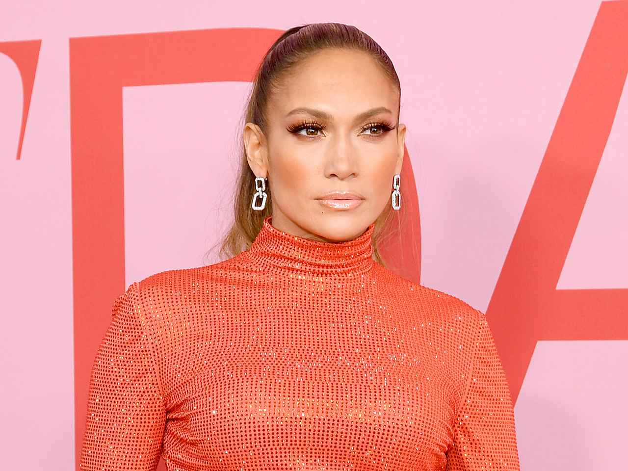 ジェニファー・ロペス、美肌のために30年以上続ける“美容習慣”を明かす