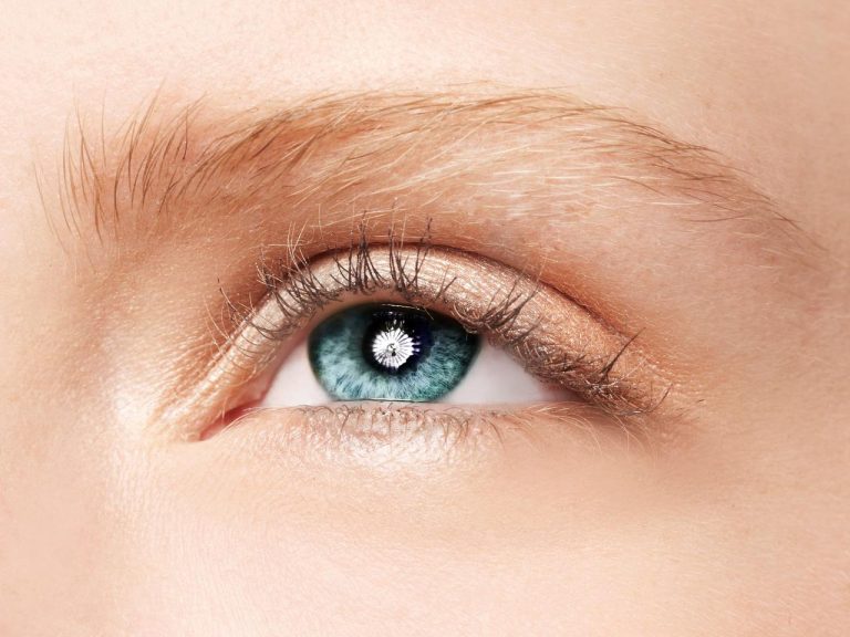 SNSで人気急上昇！明るい「ブリーチ眉」が注目されるワケ