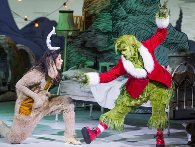 マシュー・モリソンがグリンチ、ブーブーが犬に！変装した姿がシュール