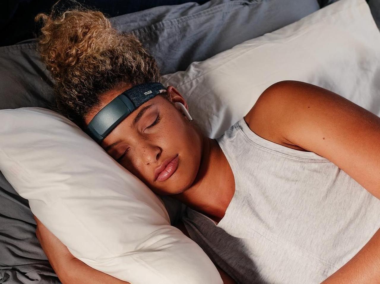 最新のヘルスケア製品「ヘッドバンド型デバイス」がハイテクすぎる