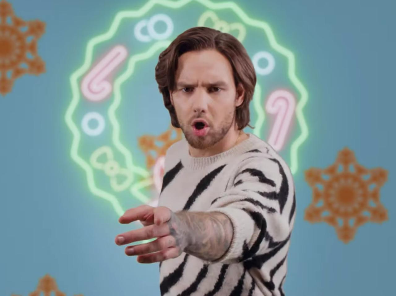 リアム・ペインとディクシー・ダミリオが「Naughty List」のMVでクリスマスパーティー