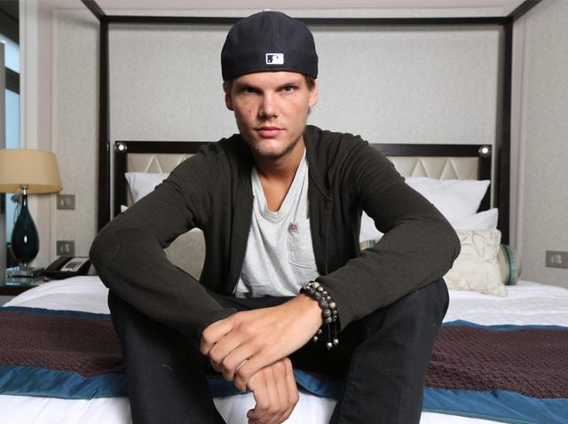 アヴィーチーの死因が分かる、旅先で遺体で発見