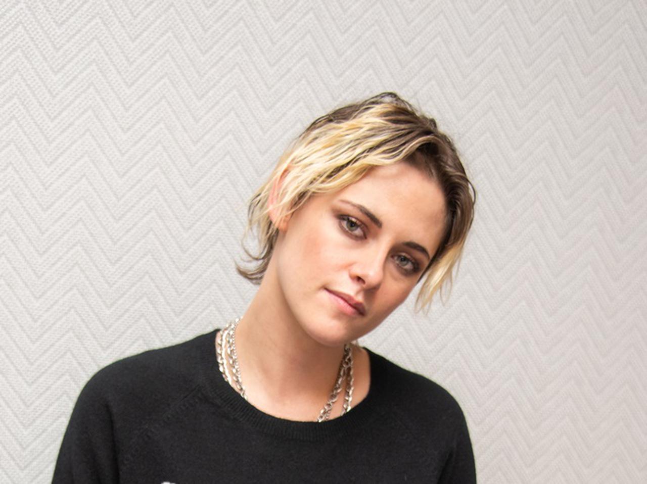 クリステン・スチュワート、新型コロナに感染していたことを共演者にバラされる