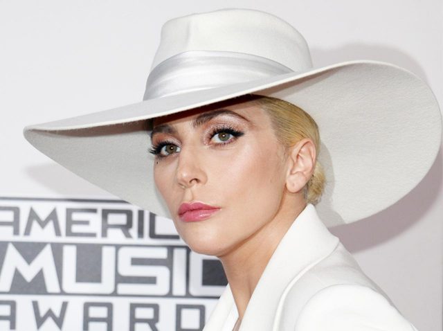 レディー・ガガにしか見えない「美人歯科医」がバズる