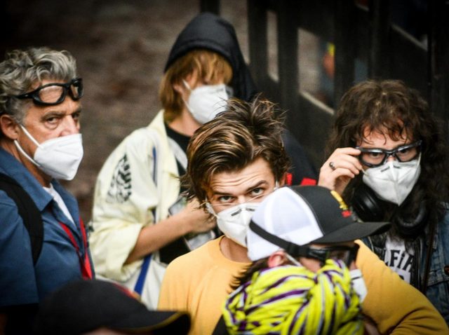 『ストレンジャー・シングス』撮影現場をキャッチ！新キャストの「あの人」が合流